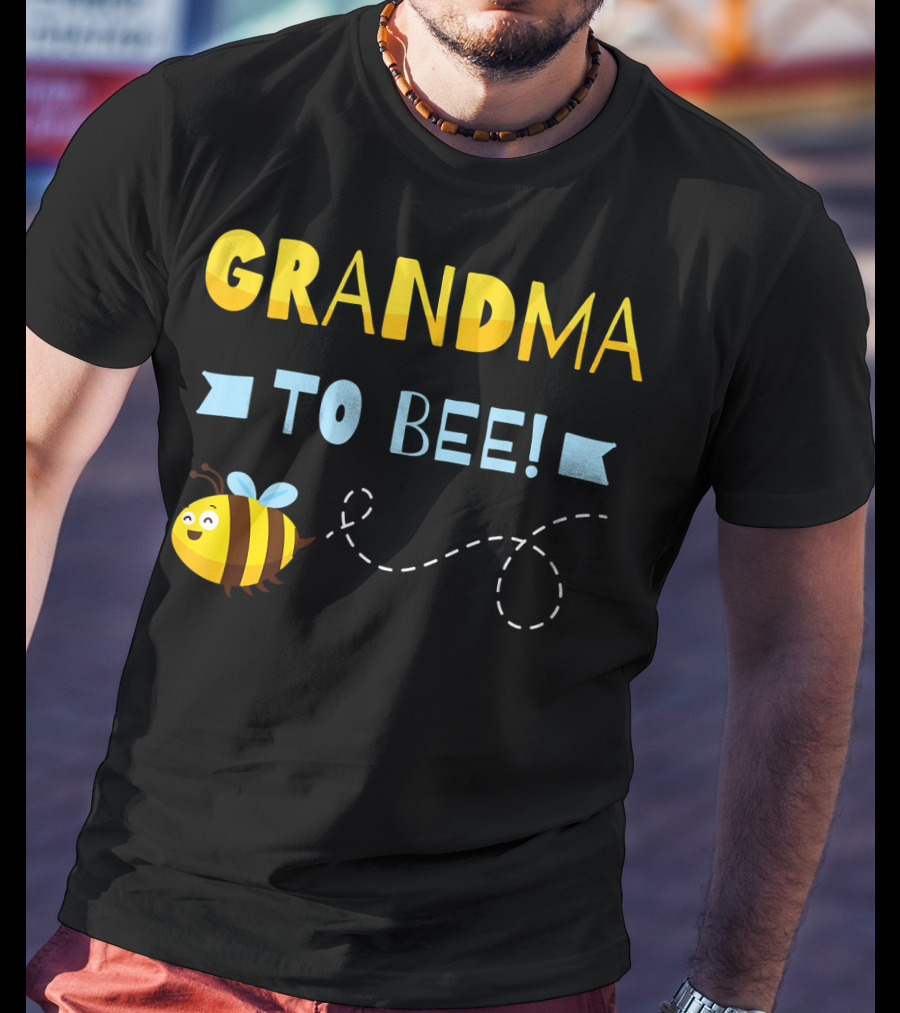 GRANDMA TO BEE Pregnancy Announcement With Bumblebee T-Shirt