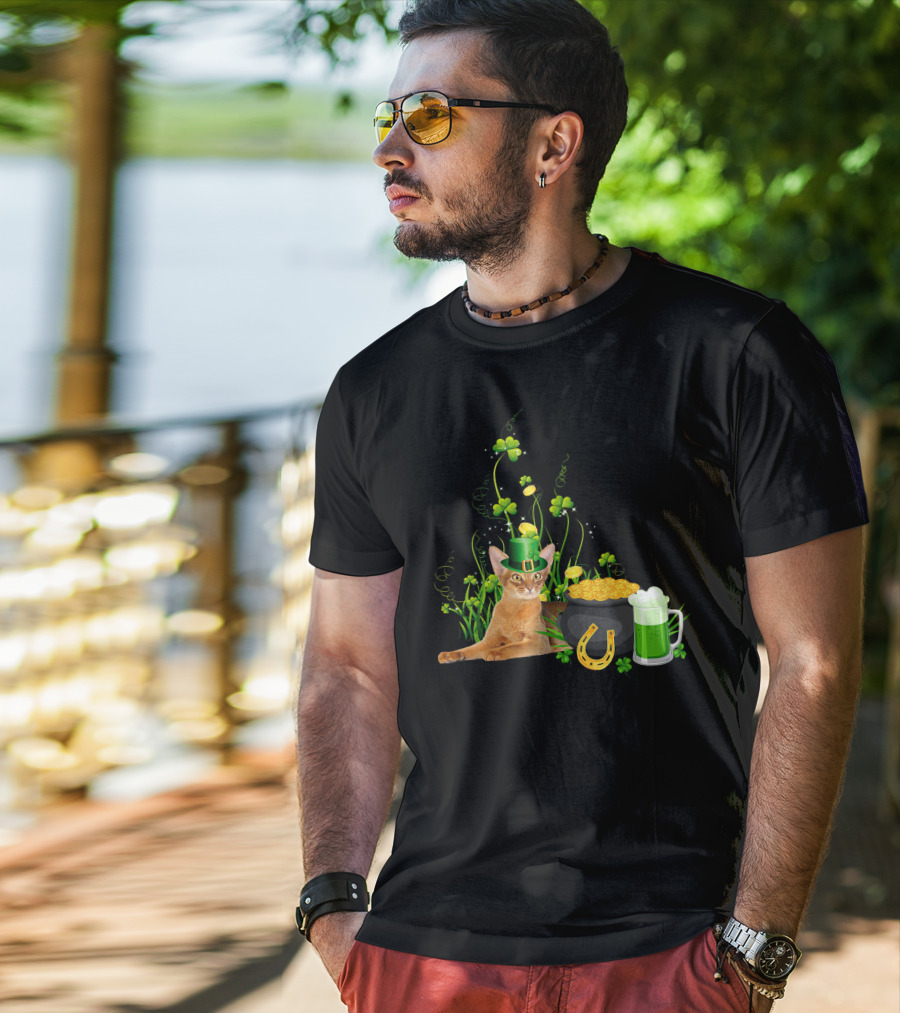 Abyssinian Cat St Patrick's Day Leprechaun Hat Shamrocks Pot Of Gold Green Beer T-Shirt