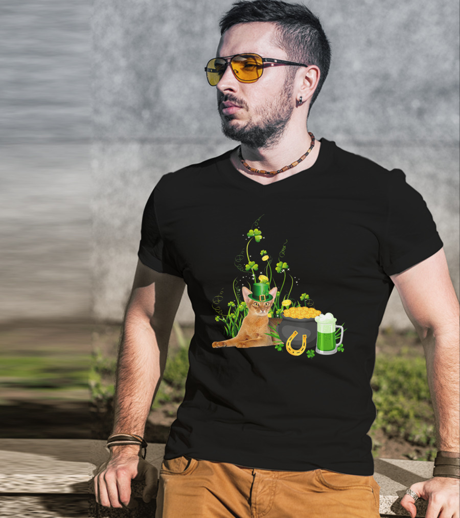 Abyssinian Cat St Patrick's Day Leprechaun Hat Shamrocks Pot Of Gold Green Beer T-Shirt