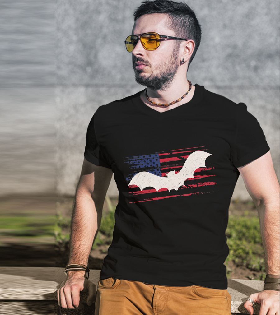 Bat Silhouette With US American Flag Background T-Shirt