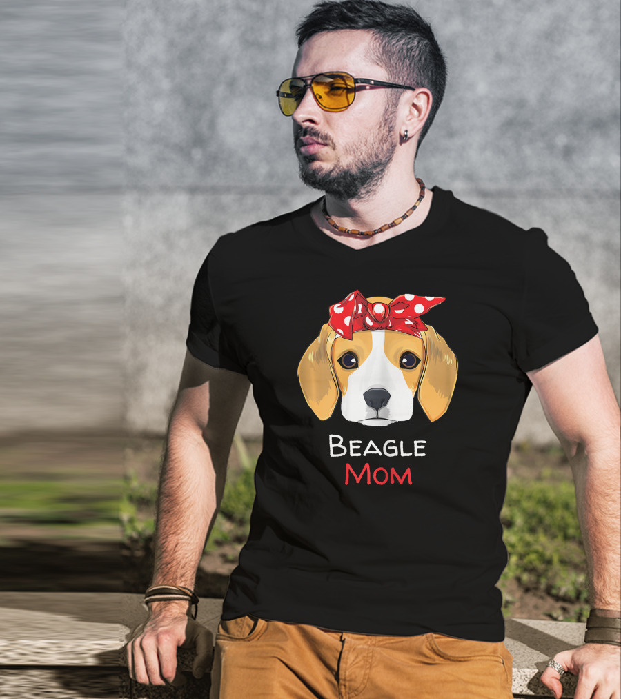 Beagle Mom Red Bandana T-Shirt