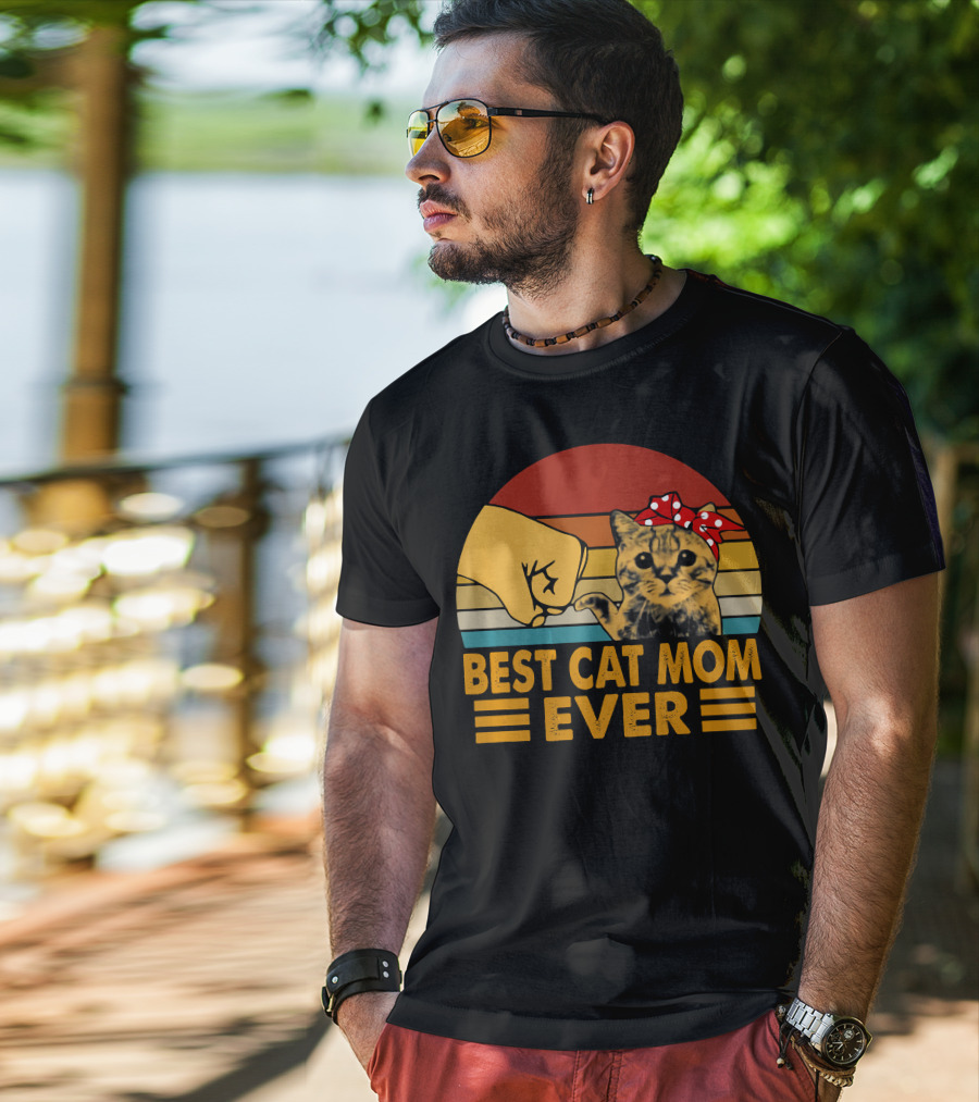 Best Cat Mom Ever Vintage Be Fist Bump Cat With Bow Retro Stripes T-Shirt