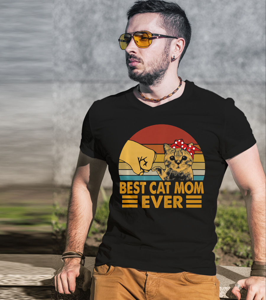 Best Cat Mom Ever Vintage Be Fist Bump Cat With Bow Retro Stripes T-Shirt
