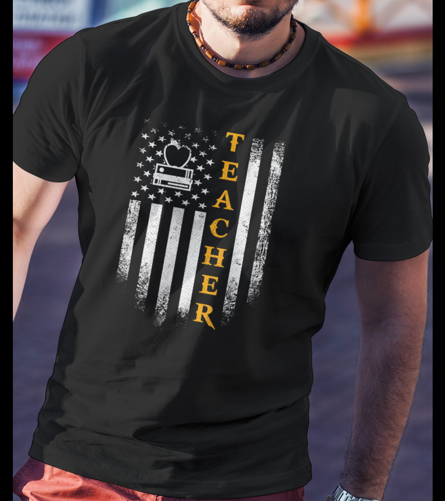 Vintage American Flag Teacher Chalkboard Icon USA Patriot T-Shirt