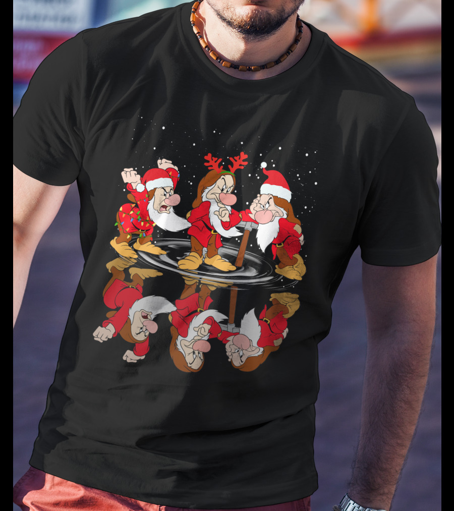 Grumpy Santa Claus Reflection With Seven Dwarfs Christmas Theme T-Shirt