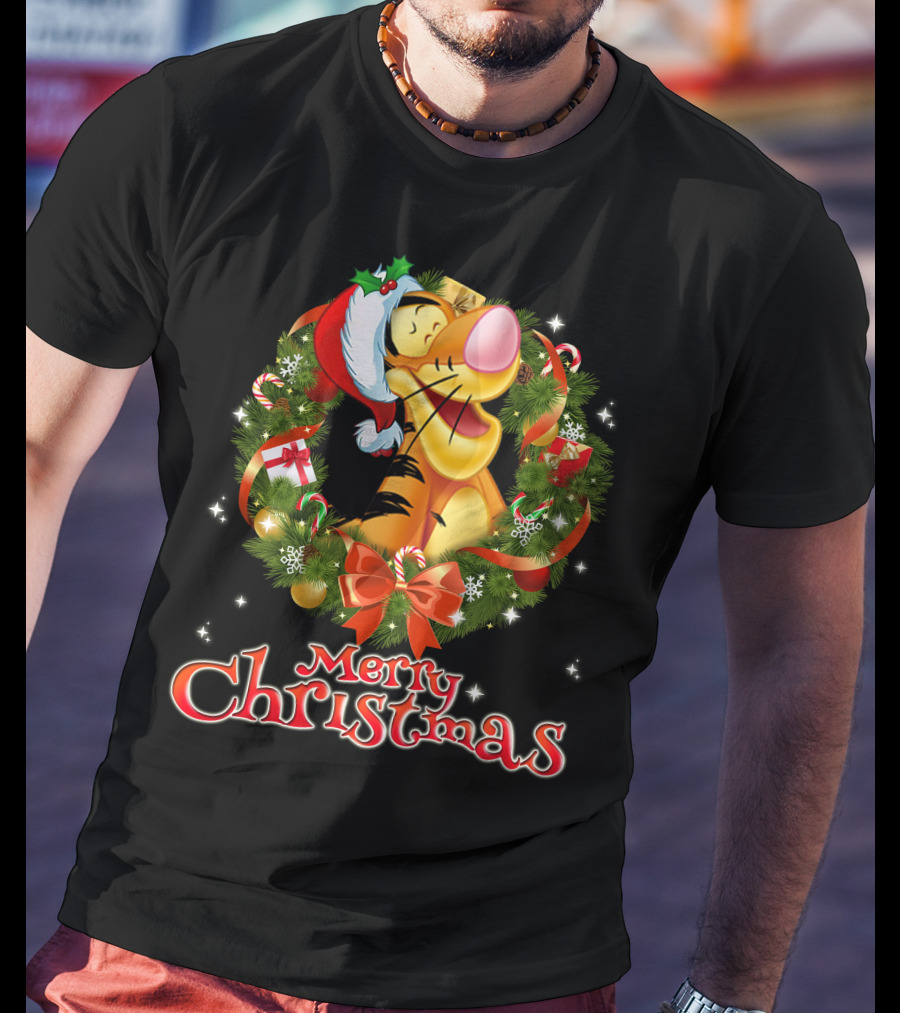 Tigger Merry Christmas Wreath Santa Hat T-Shirt