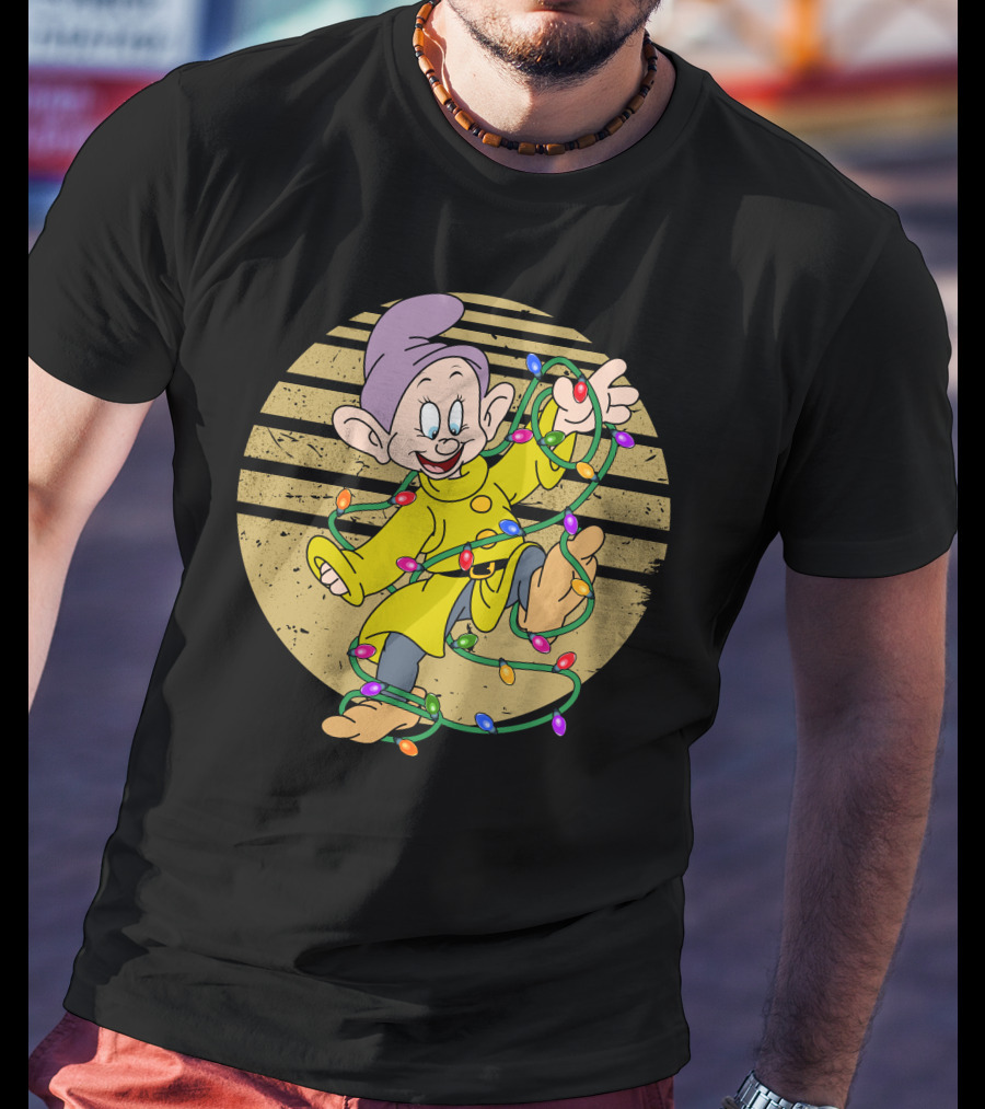 Dopey Wrapped In Christmas Lights Vintage Circle T-Shirt