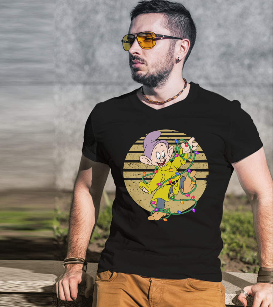 Dopey Wrapped In Christmas Lights Vintage Circle T-Shirt
