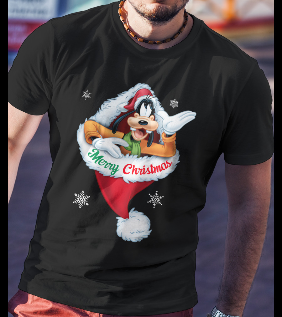 Merry Christmas Goofy In Santa Hat With Snowflakes T-Shirt