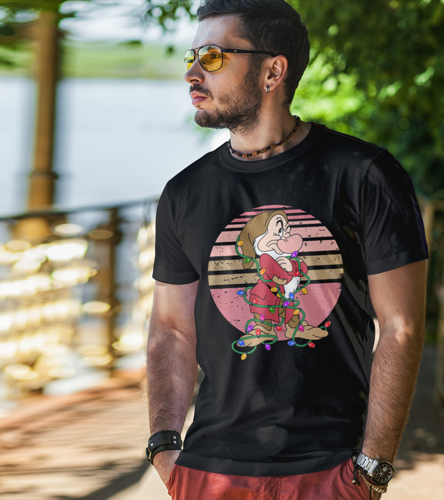 Grumpy Dwarf Wrapped In Christmas Lights Retro Sunset Style T-Shirt