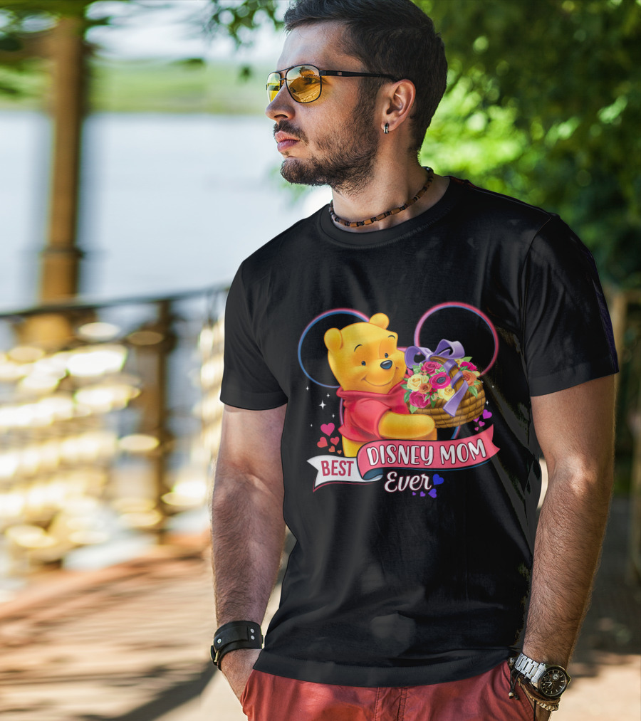 Best Disney Mom Ever Pooh Bear With Bouquet Of Flowers And Hearts T-Shirt
