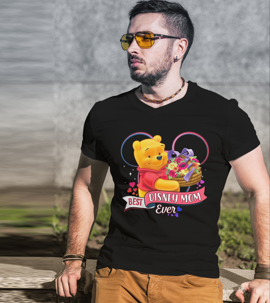 Best Disney Mom Ever Pooh Bear With Bouquet Of Flowers And Hearts T-Shirt