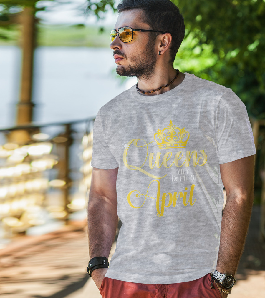 Queens Are Born In April Birthday Crown Decoration T-Shirt