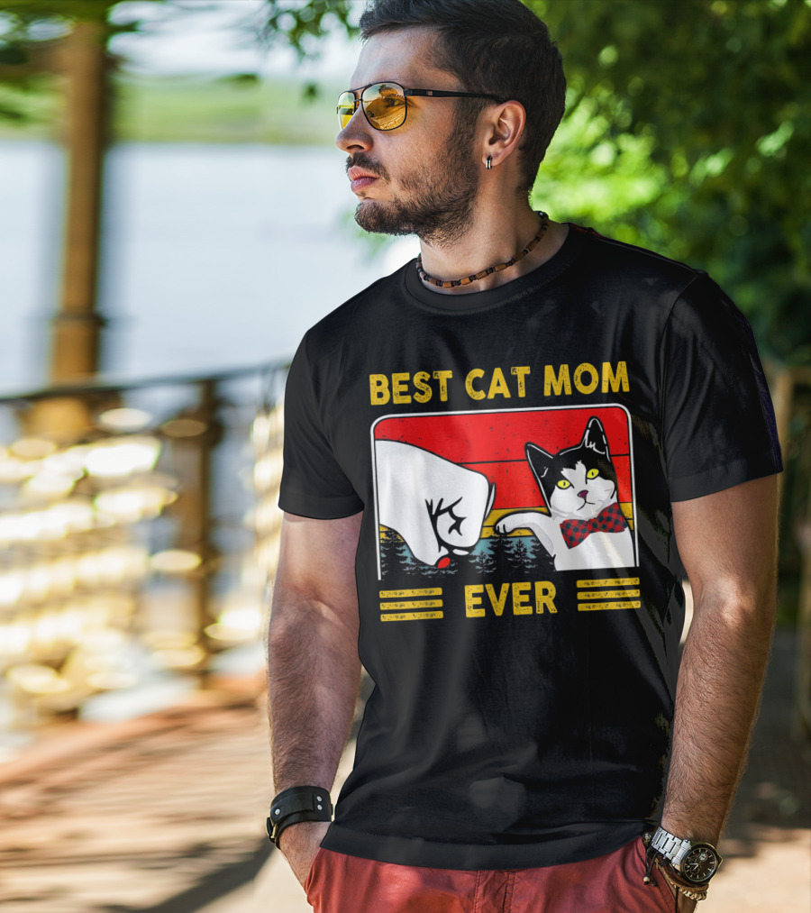 BEST CAT MOM EVER Retro Vintage Cat With Fist Bump And Bow Tie T-Shirt