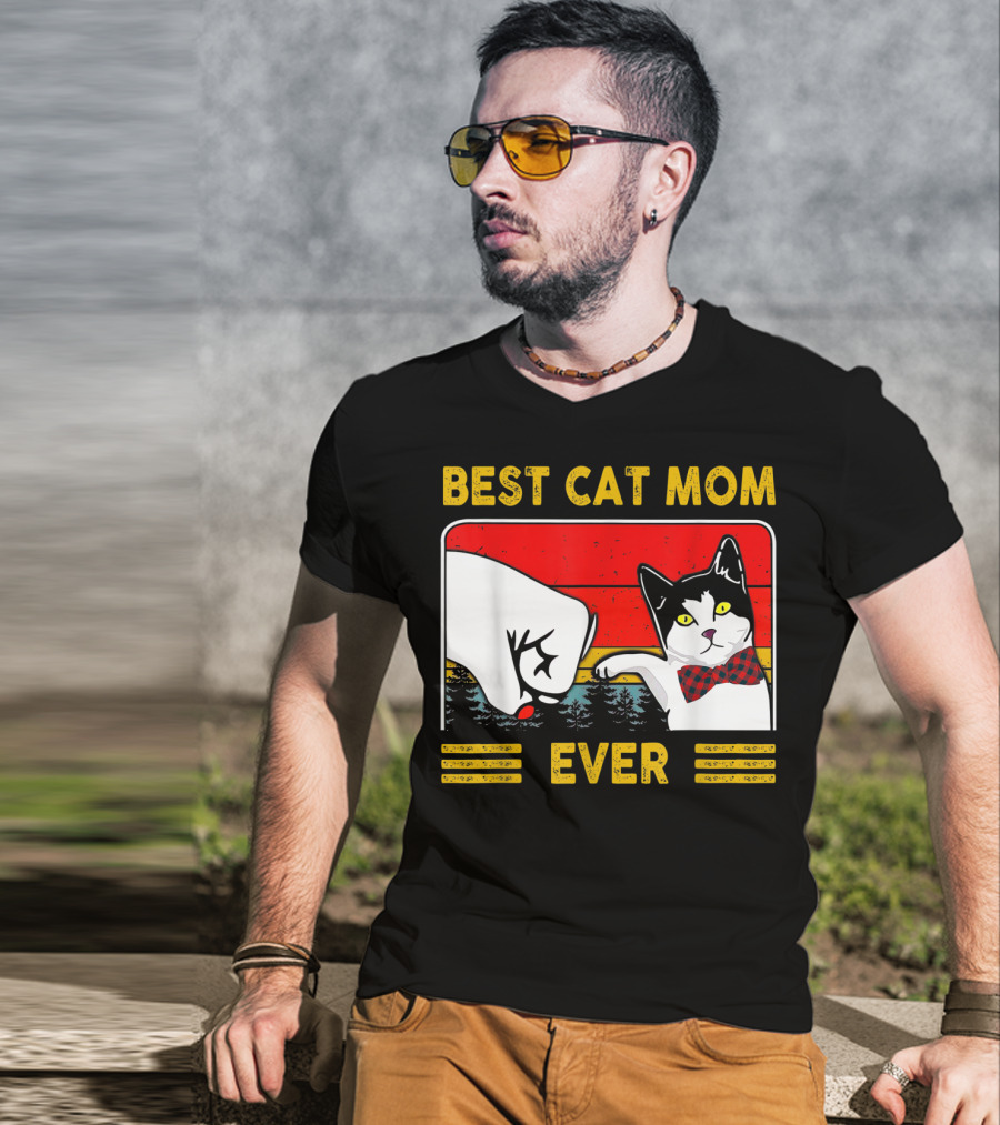 BEST CAT MOM EVER Retro Vintage Cat With Fist Bump And Bow Tie T-Shirt