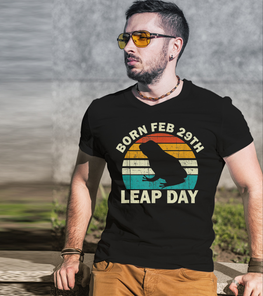 Born Feb 29th Leap Day Frog Vintage Retro Stripe T-Shirt