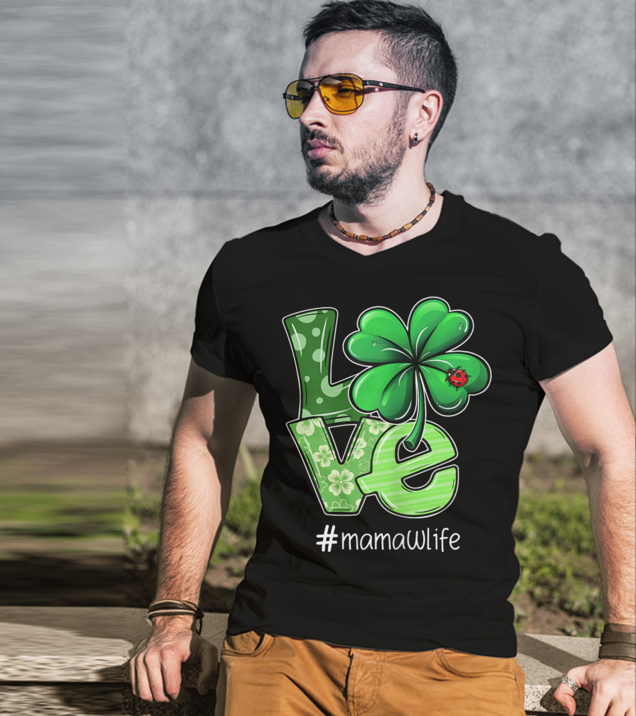 St Patricks Day LOVE Shamrock Clover Ladybug #mamawlife T-Shirt