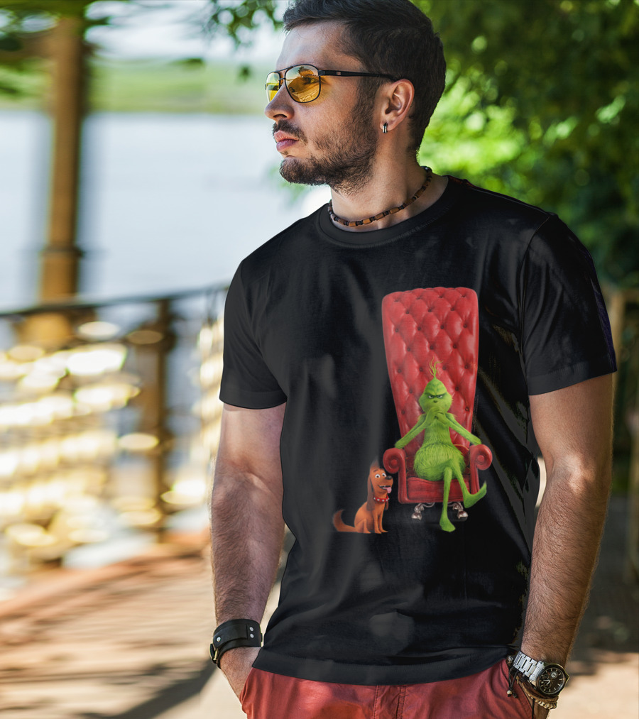 Dr Seuss The Grinch And Max On Red Tufted Chair T-Shirt