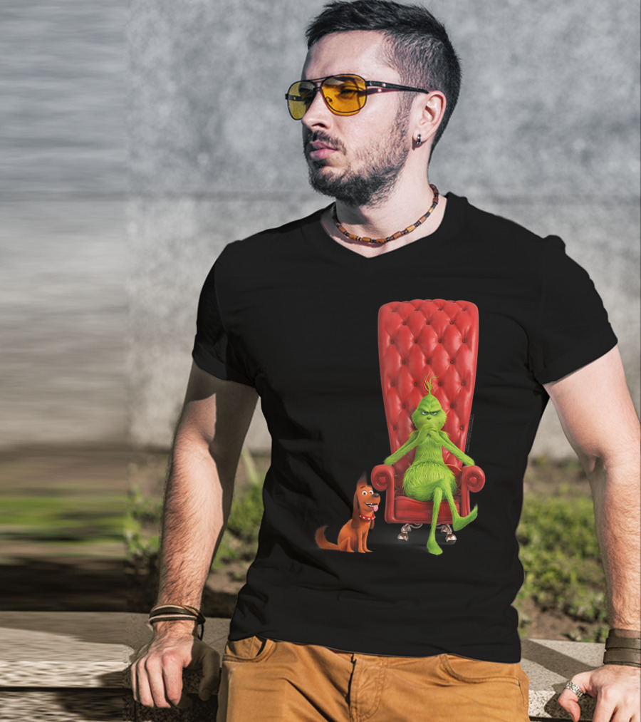Dr Seuss The Grinch And Max On Red Tufted Chair T-Shirt