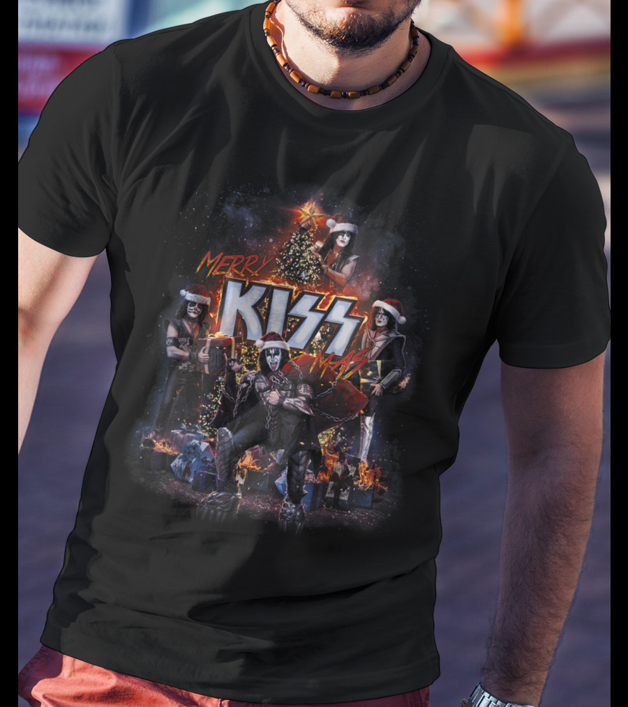 Merry KISSmas KISS Christmas Band Members With Santa Hats And Christmas Tree T-Shirt