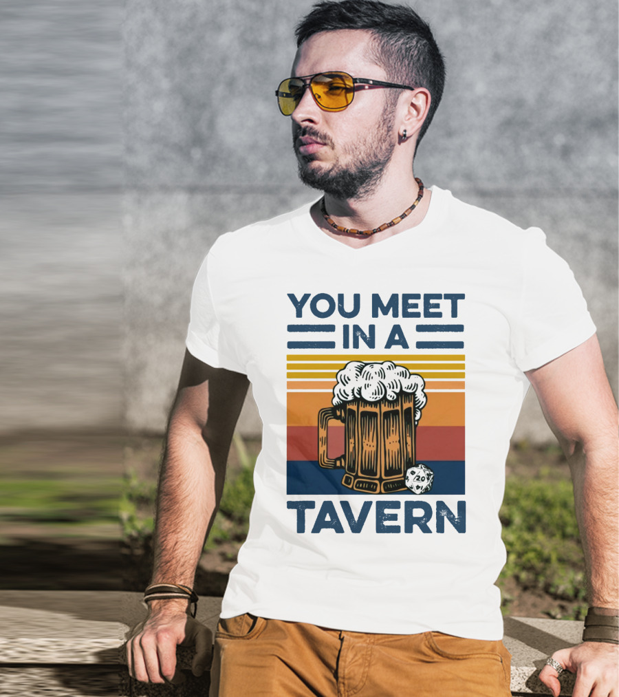 YOU MEET IN A TAVERN Beer Mug With D20 Dice And Vintage Stripes T-Shirt