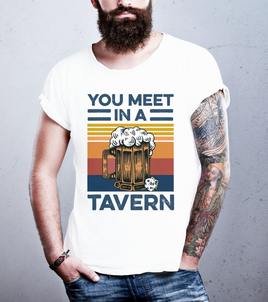 YOU MEET IN A TAVERN Beer Mug With D20 Dice And Vintage Stripes T-Shirt