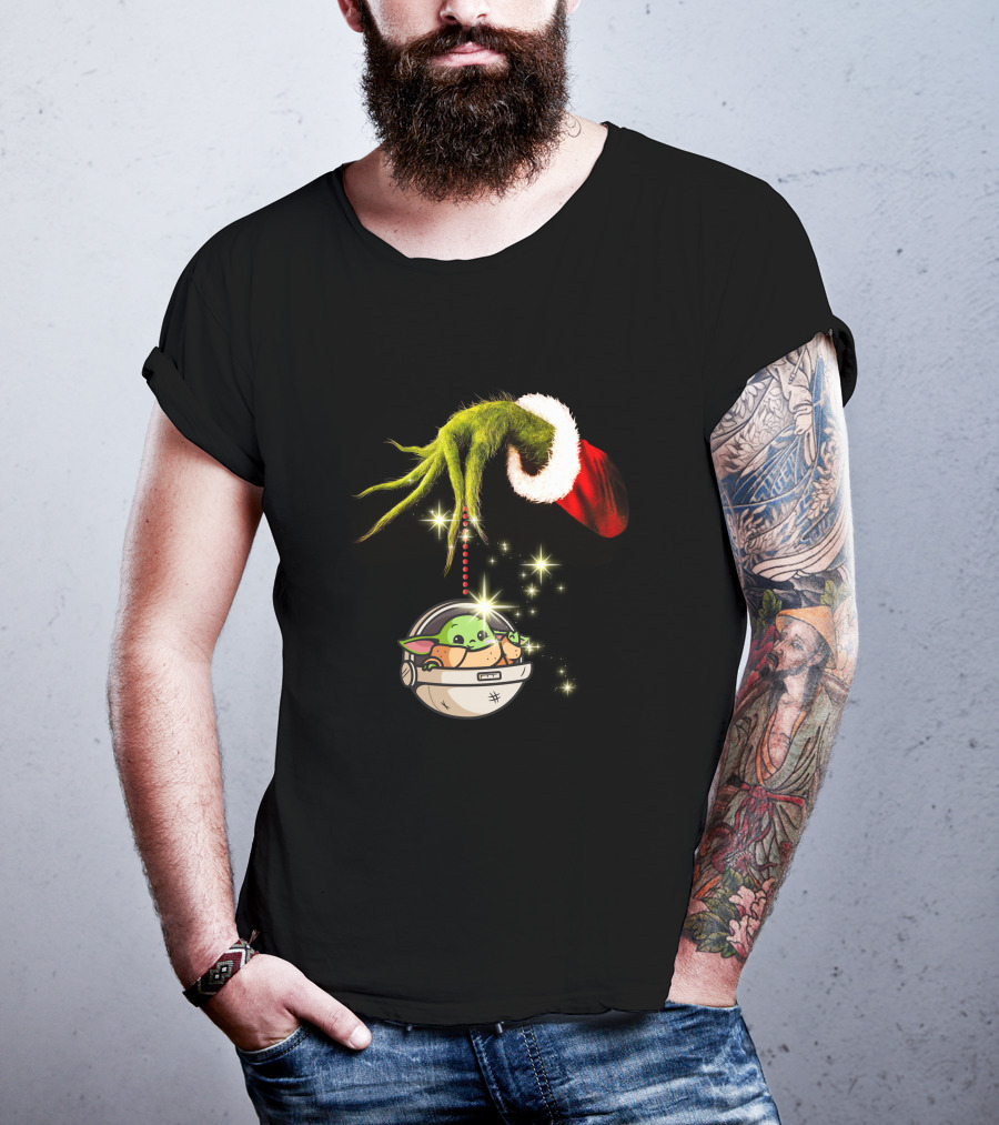 Grinch Hand Holding Baby Yoda Christmas T-Shirt