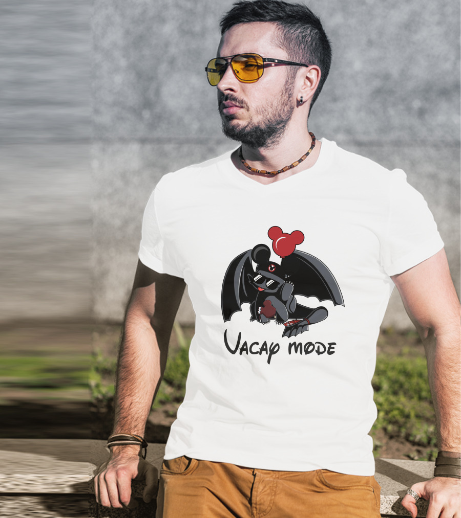 Toothless Vacay Mode T-Shirt