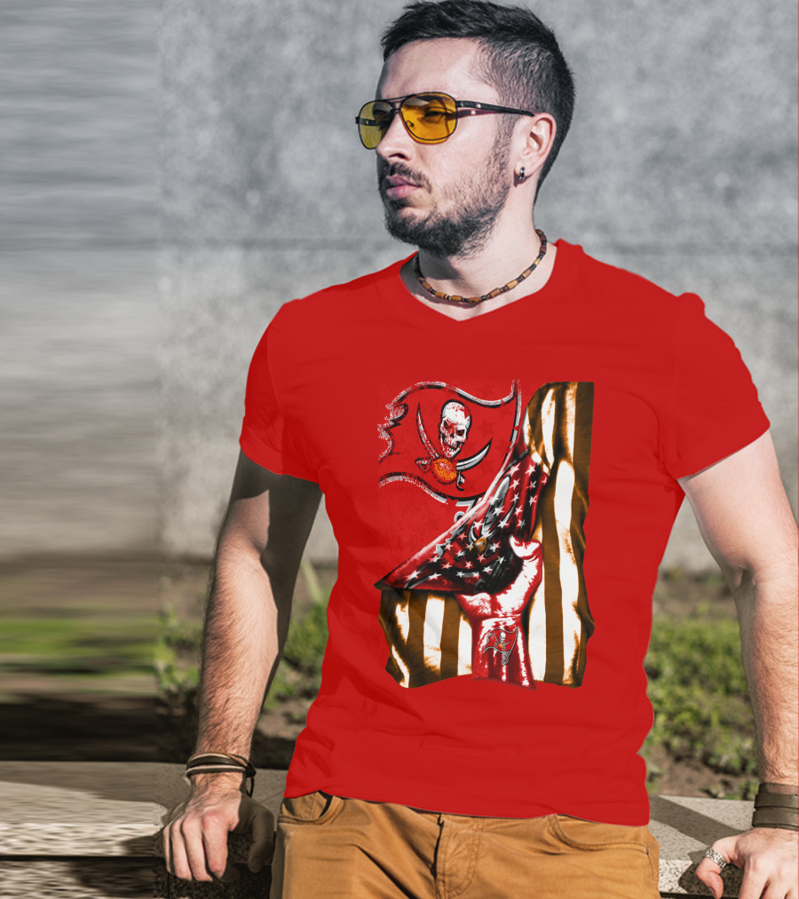 Tampa Bay Buccaneers Skull Flag And Hand With Stars And Stripes T-Shirt