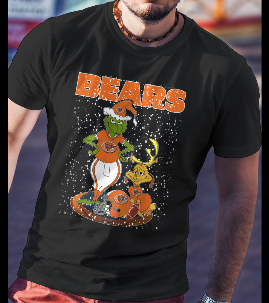 BEARS Grinchxmas CHICAGO BEARS Football Helmet And Santa Hat T-Shirt