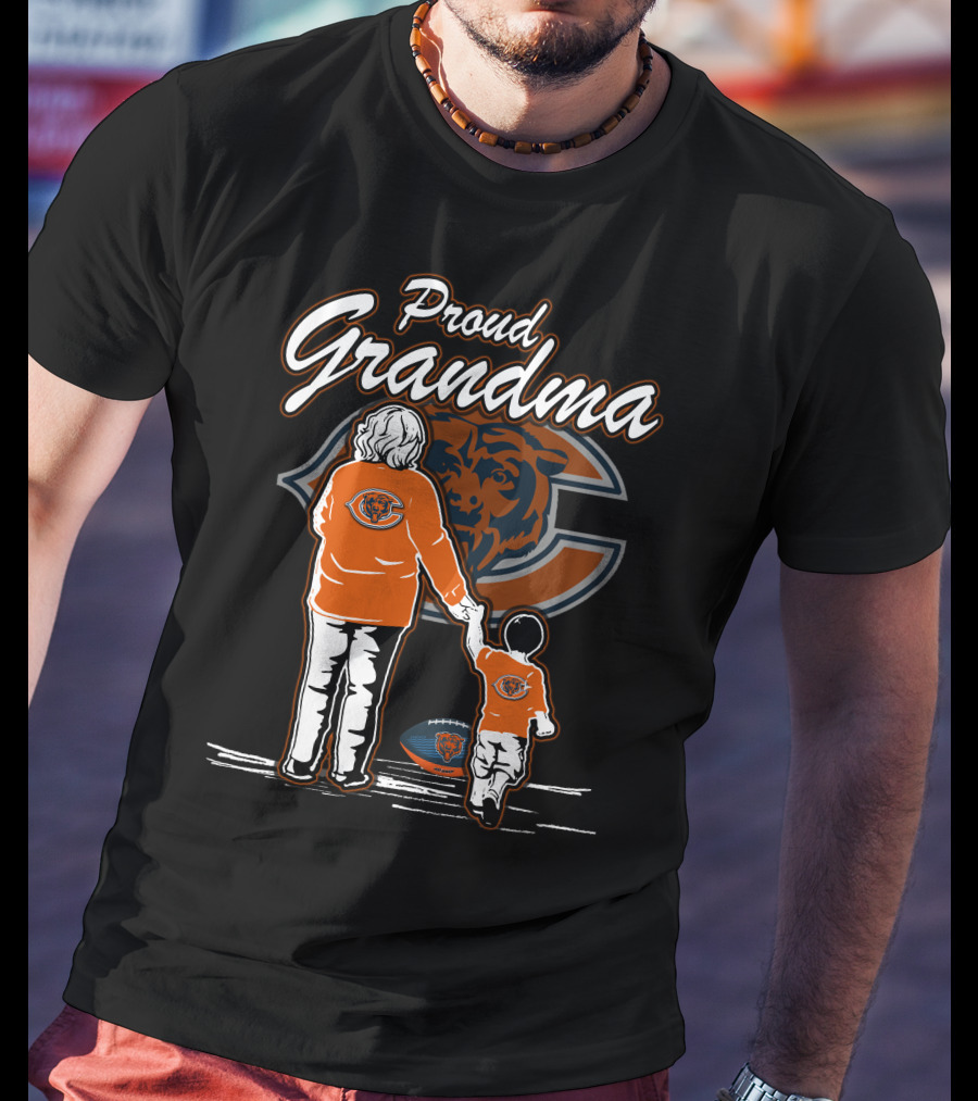 Proud Grandma Chicago Bears Football Family Fan With Child And Bear T-Shirt