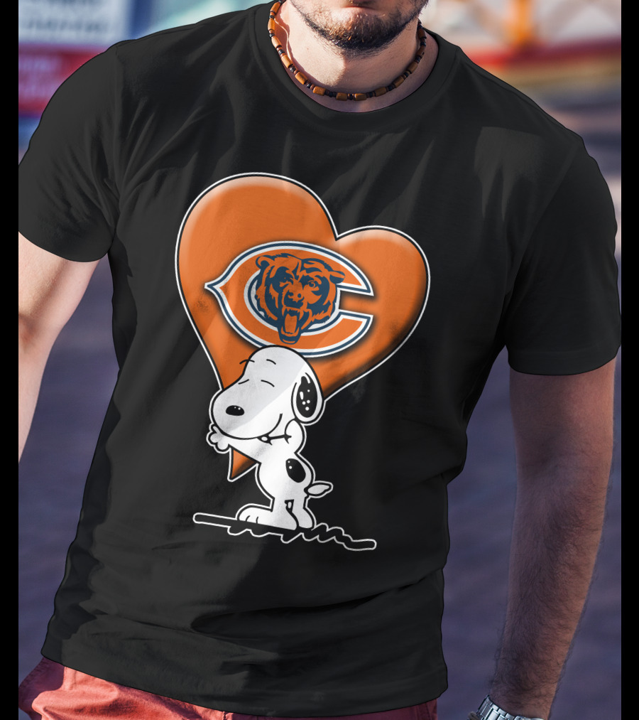 Snoopy Heart Chicago Bears Retro Logo Hug T-Shirt
