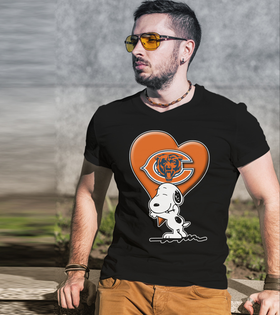 Snoopy Heart Chicago Bears Retro Logo Hug T-Shirt