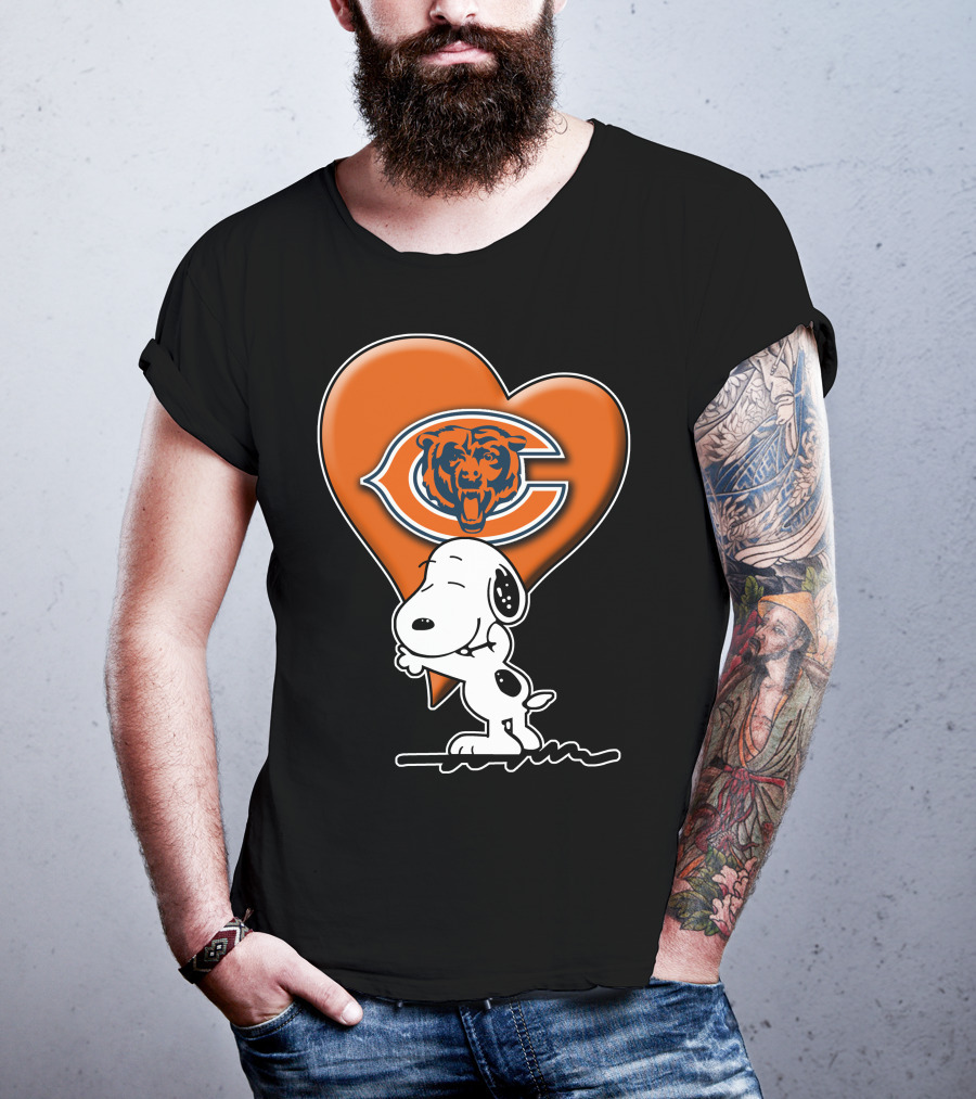 Snoopy Heart Chicago Bears Retro Logo Hug T-Shirt