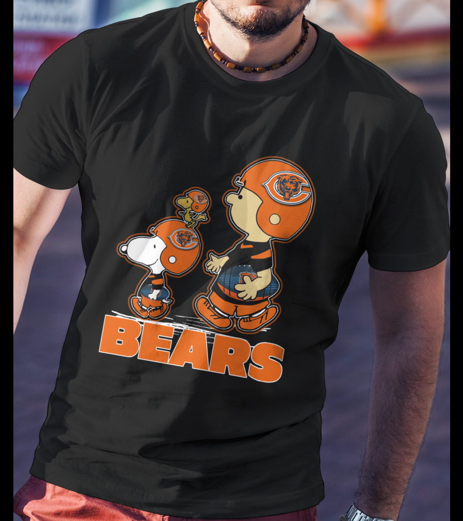 Snpfootball Chicago Bears Peanuts Characters In Bears Helmets T-Shirt