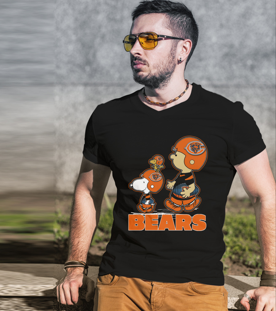 Snpfootball Chicago Bears Peanuts Characters In Bears Helmets T-Shirt