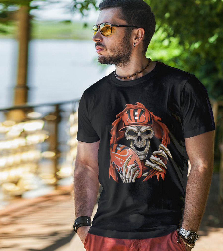 Skullbong Cincinnati Bengals Skeleton Holding Football T-Shirt