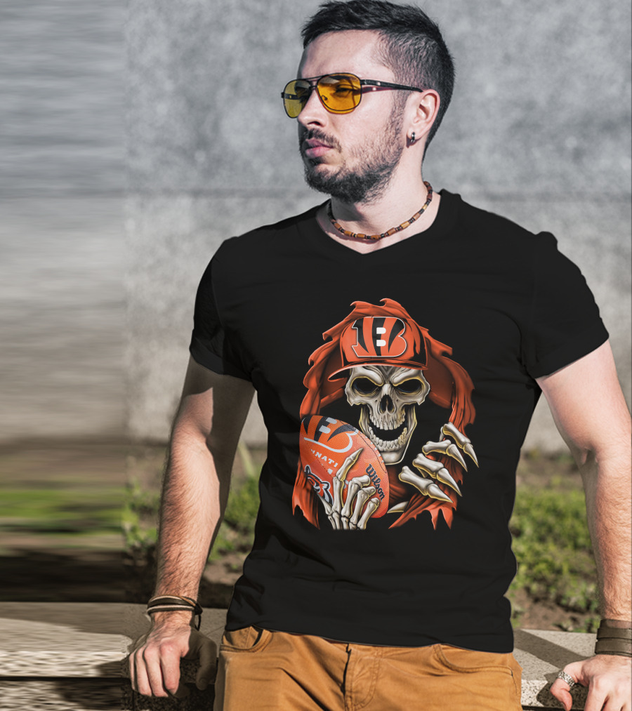 Skullbong Cincinnati Bengals Skeleton Holding Football T-Shirt