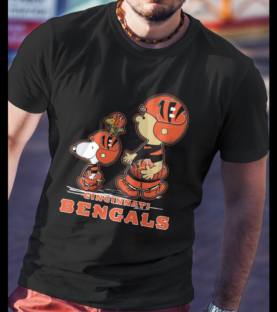 Cincinnati Bengals Snpfootball Charlie Brown Snoopy Woodstock Football Helmet T-Shirt