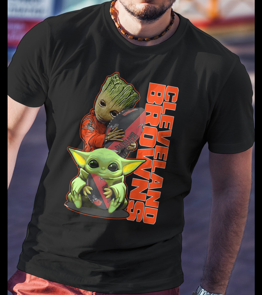 CLEVELAND BROWNS Groot And Baby Yoda Holding Football T-Shirt