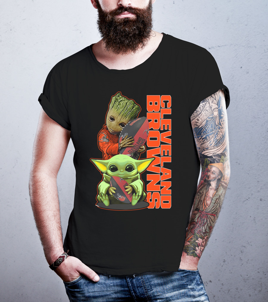 CLEVELAND BROWNS Groot And Baby Yoda Holding Football T-Shirt