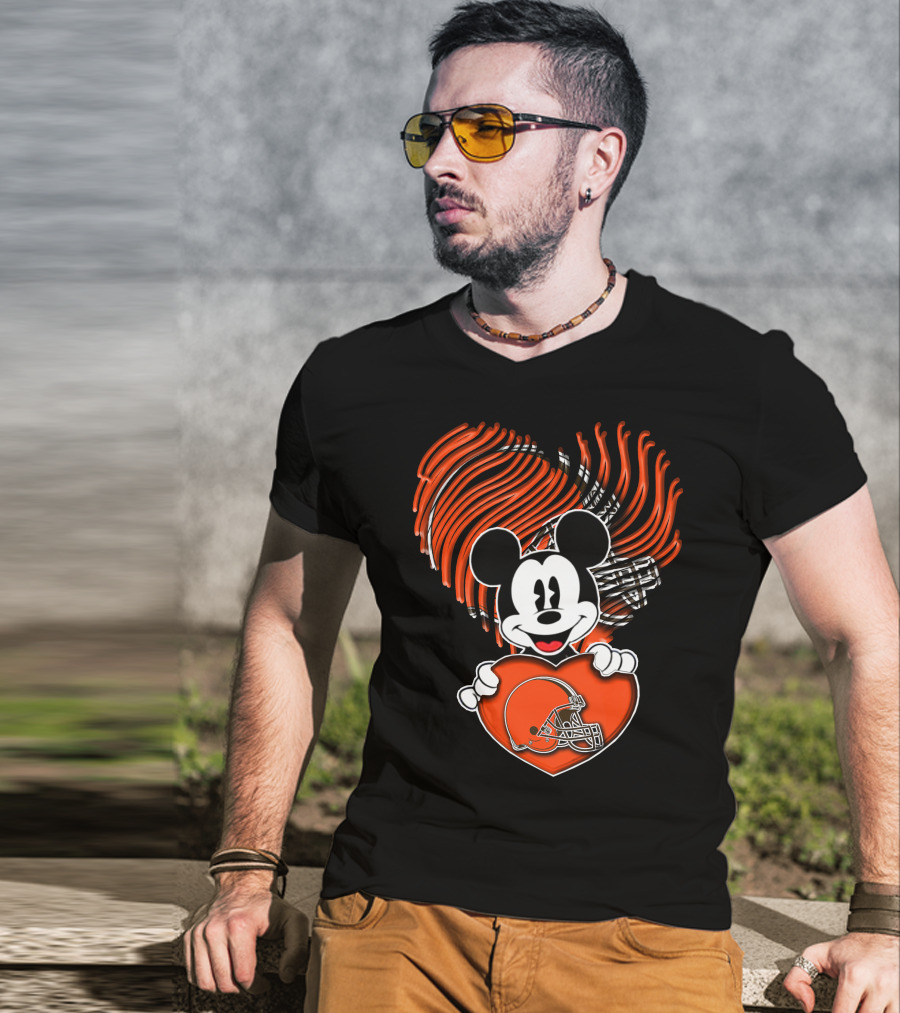 Mick CLEVELAND BROWNS Football Heart Icon With Mouse Character T-Shirt