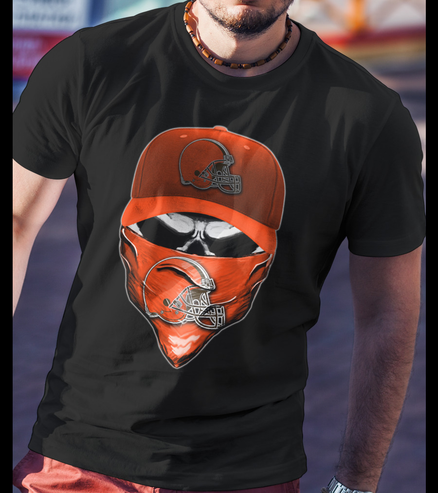 Skull Helmet Bandana CLEVELAND BROWNS Fan Gear T-Shirt