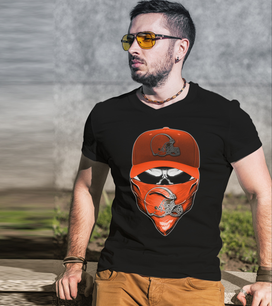 Skull Helmet Bandana CLEVELAND BROWNS Fan Gear T-Shirt