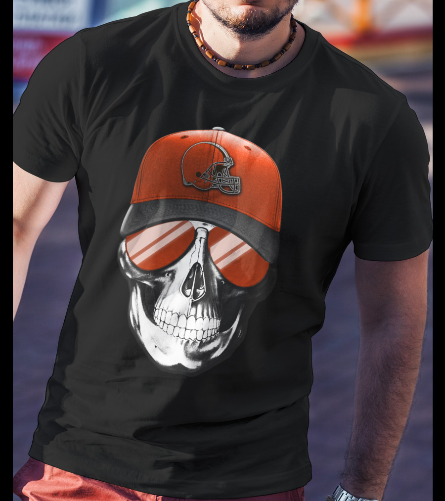 Skull With Cleveland Browns Helmet And Reflective Glasses T-Shirt