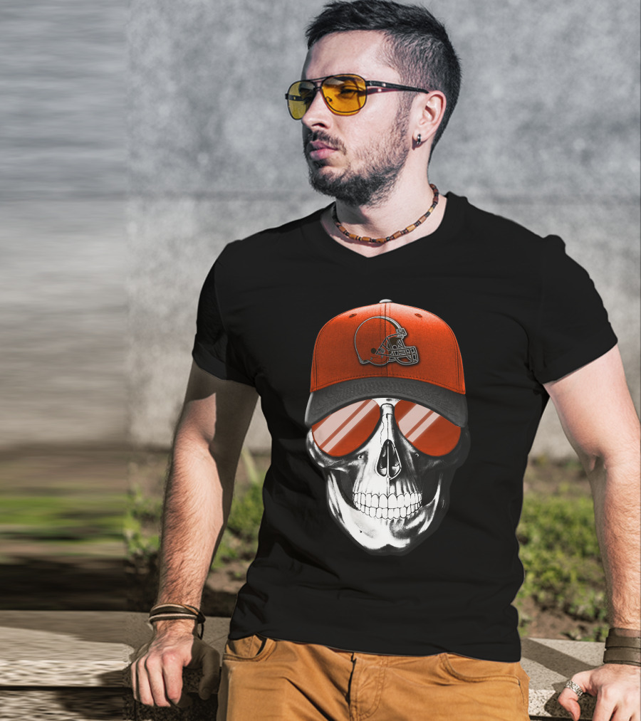 Skull With Cleveland Browns Helmet And Reflective Glasses T-Shirt