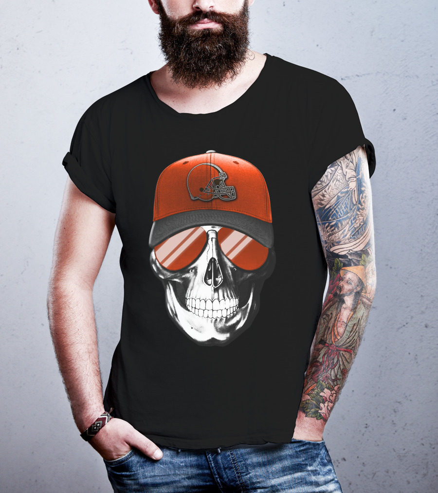 Skull With Cleveland Browns Helmet And Reflective Glasses T-Shirt