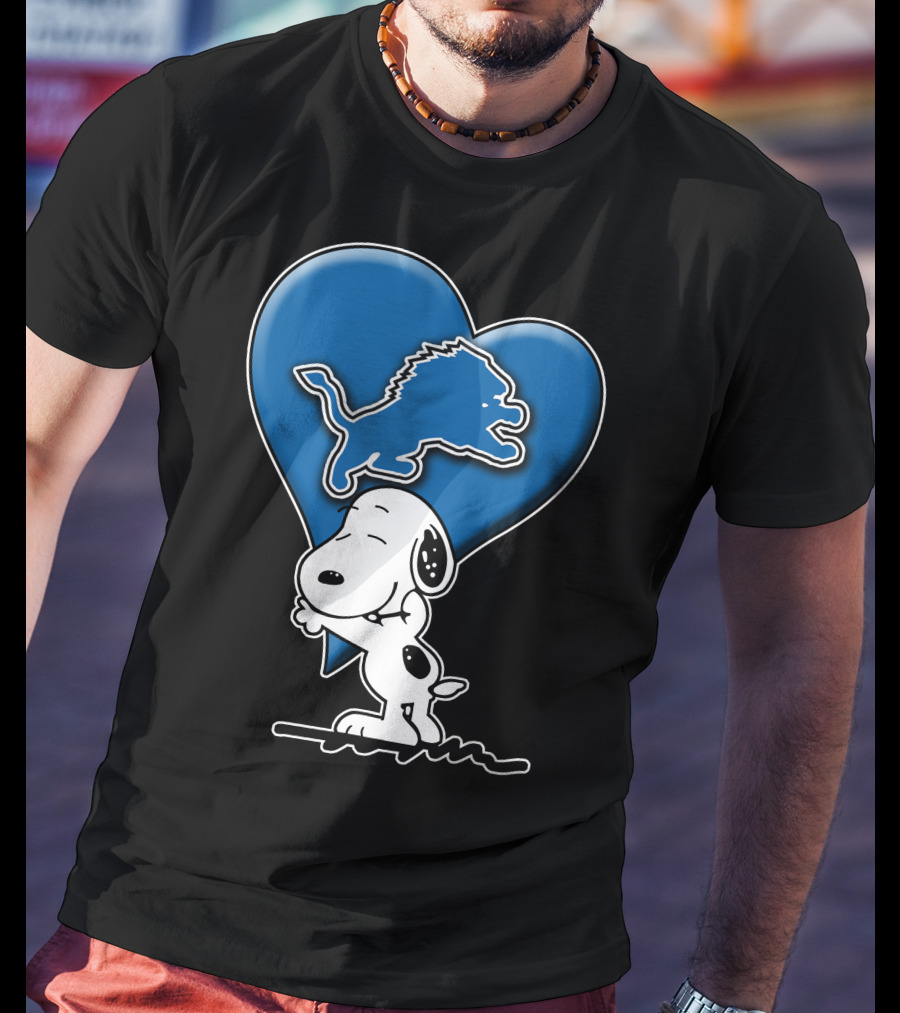 Snoopy Hugging Heart Detroit Lions T-Shirt