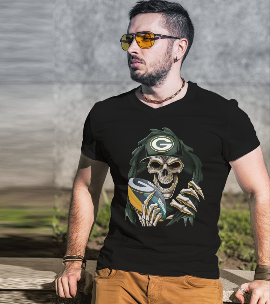 Skull Holding Wilson Football Green Bay Packers T-Shirt