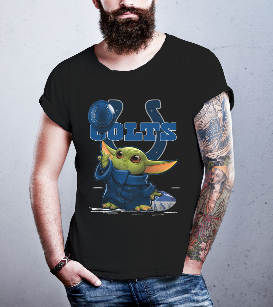 Yoda Holding Indianapolis Colts Helmet And Football T-Shirt